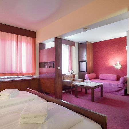 Kontaktlos Hotel Am Kappelberg Kontaktlos Fellbach Esterno foto