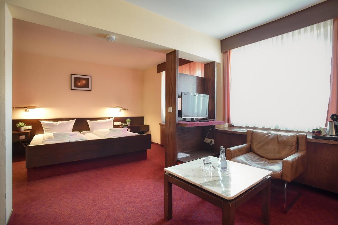 Kontaktlos Hotel Am Kappelberg Kontaktlos Fellbach Esterno foto